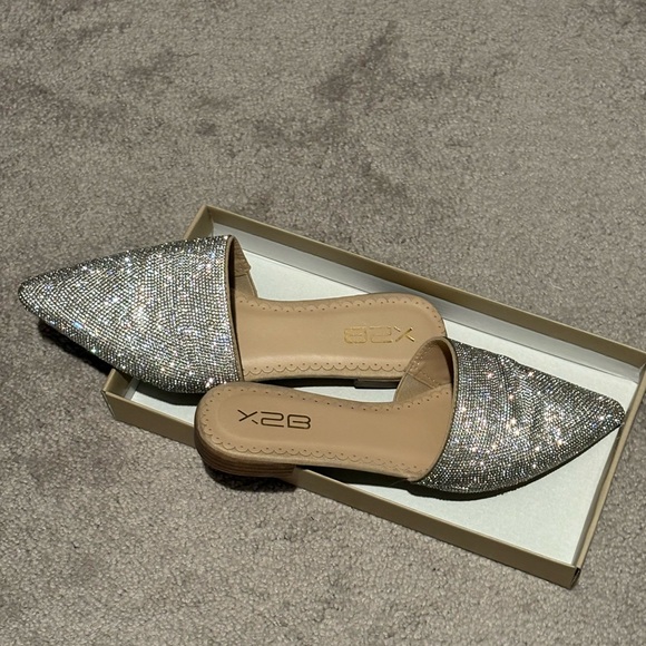 X2B Shoes - Silver Rhinestone Mules Pointed Toe Backless Flat 7.5‎